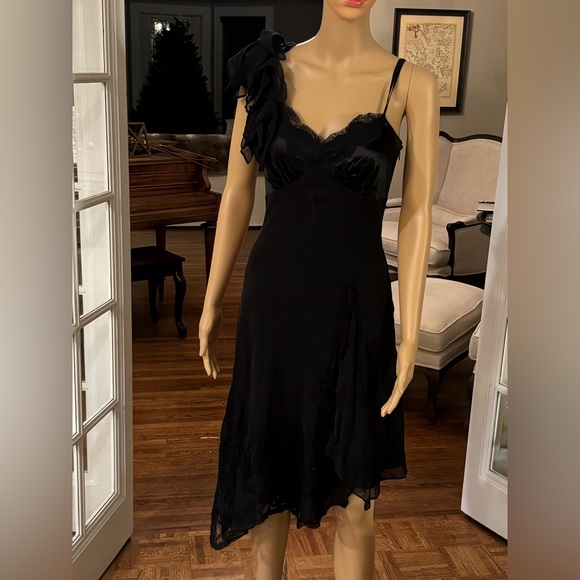 Beautiful Karen Millen dress, size 8 in 100% silk. Gorgeous appliqué. - Picture 3 of 15